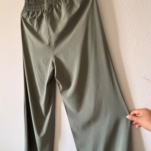 Vuori Villa Wideleg Pants - Women's In green Size small - Picture 10 of 13